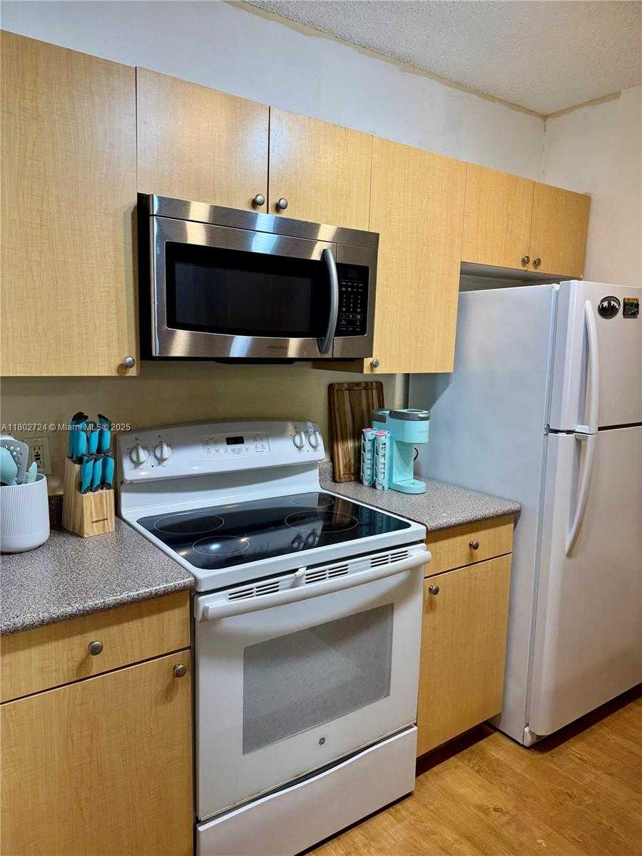 Small Image of 1900 VAN BUREN ST #211B, Hollywood Number 10