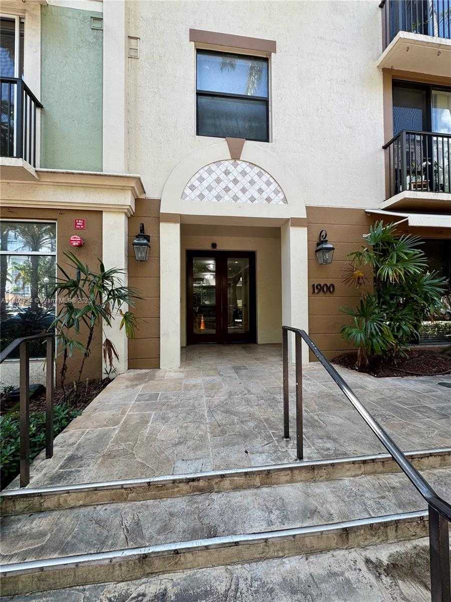 Small Image of 1900 VAN BUREN ST #211B, Hollywood Number 9