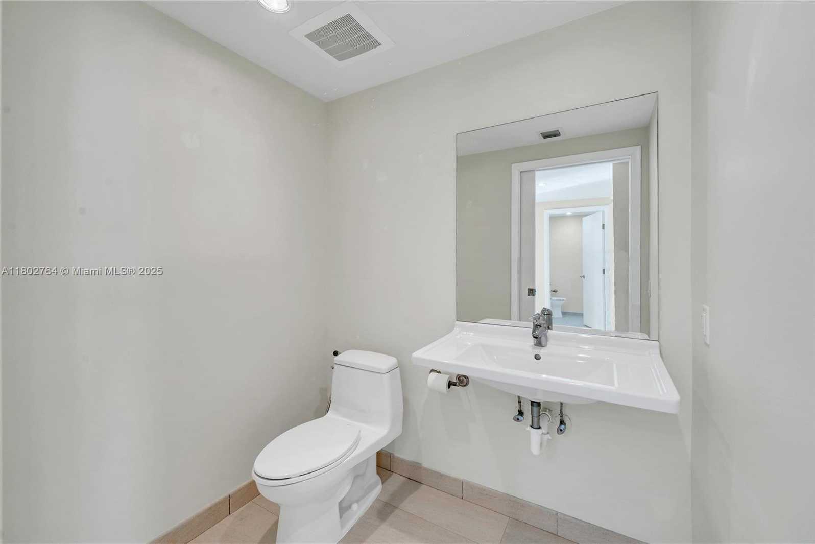 Small Image of 7929 WEST DR #401, North Bay Village Number 17