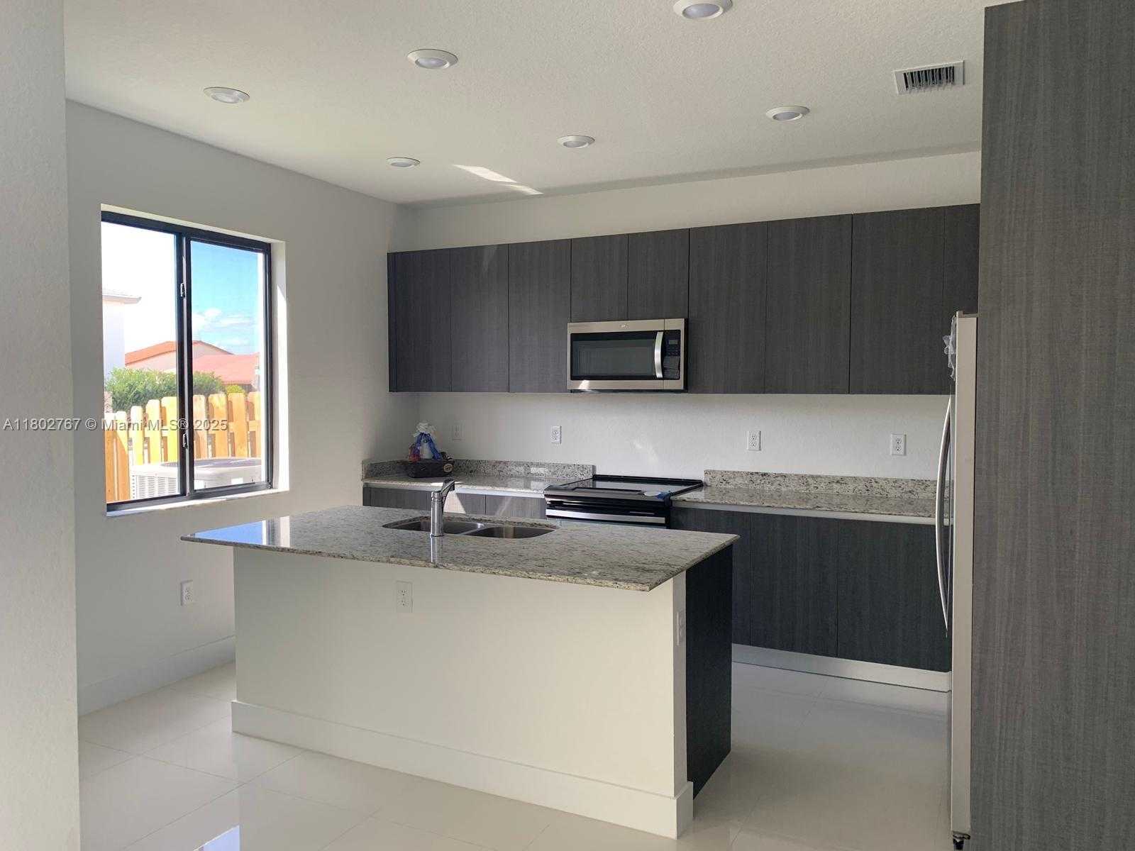Small Image of 510 SOUTH WEST 91ST PL #510, Miami Number 2