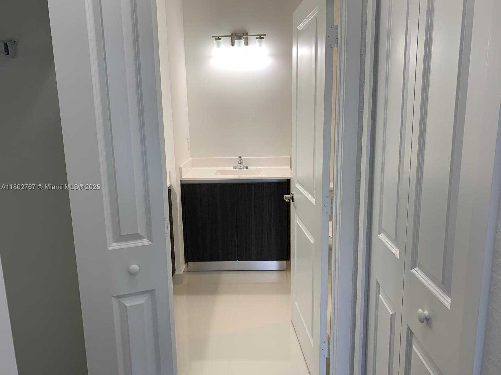 Small Image of 510 SOUTH WEST 91ST PL #510, Miami Number 4