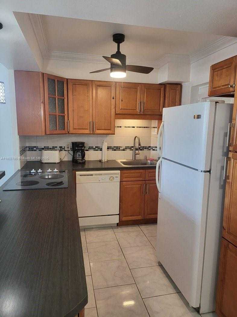 Small Image of 220 KINGS POINT DR #407, Sunny Isles Beach Number 10