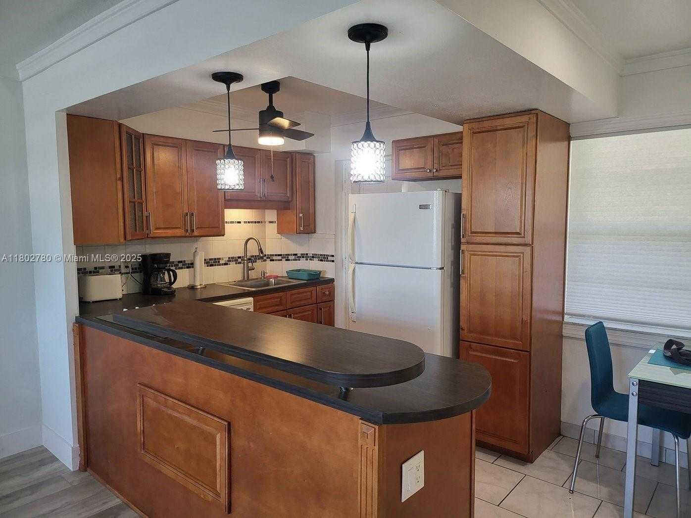 Small Image of 220 KINGS POINT DR #407, Sunny Isles Beach Number 11
