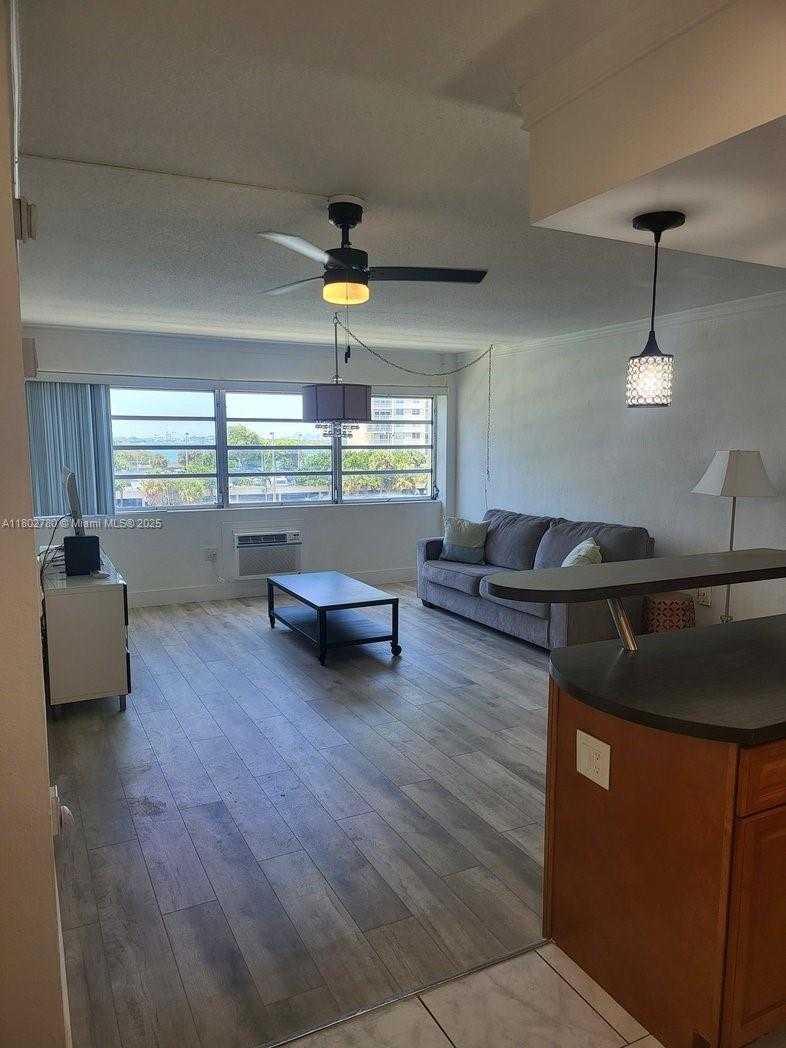 Small Image of 220 KINGS POINT DR #407, Sunny Isles Beach Number 4