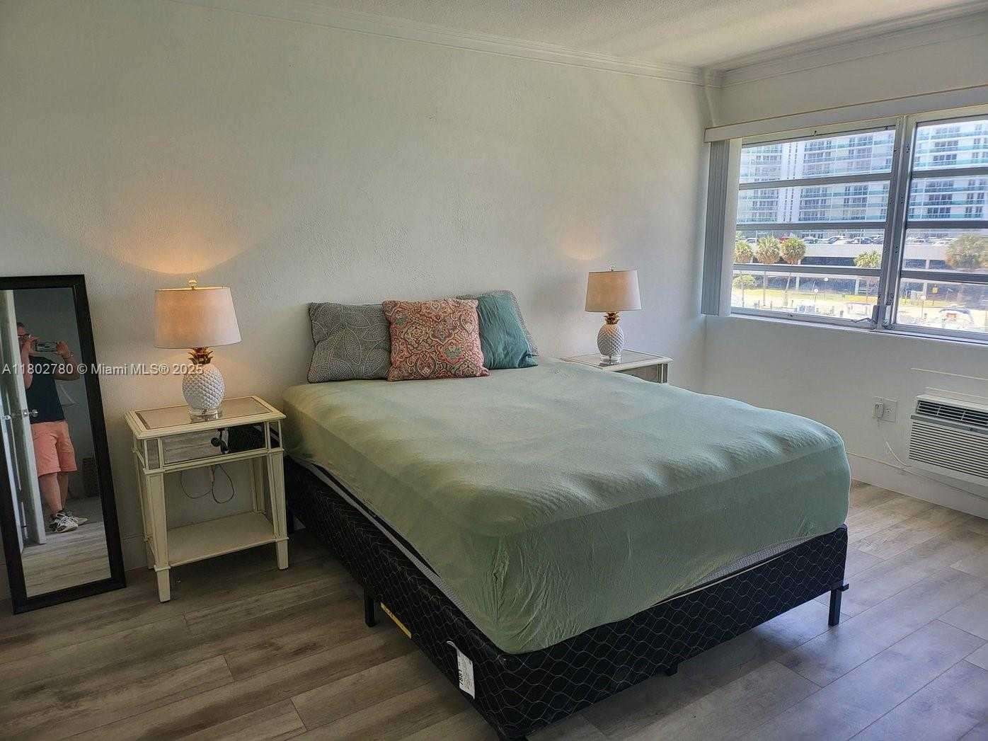 Small Image of 220 KINGS POINT DR #407, Sunny Isles Beach Number 7