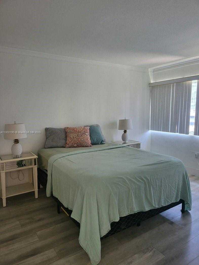 Small Image of 220 KINGS POINT DR #407, Sunny Isles Beach Number 8