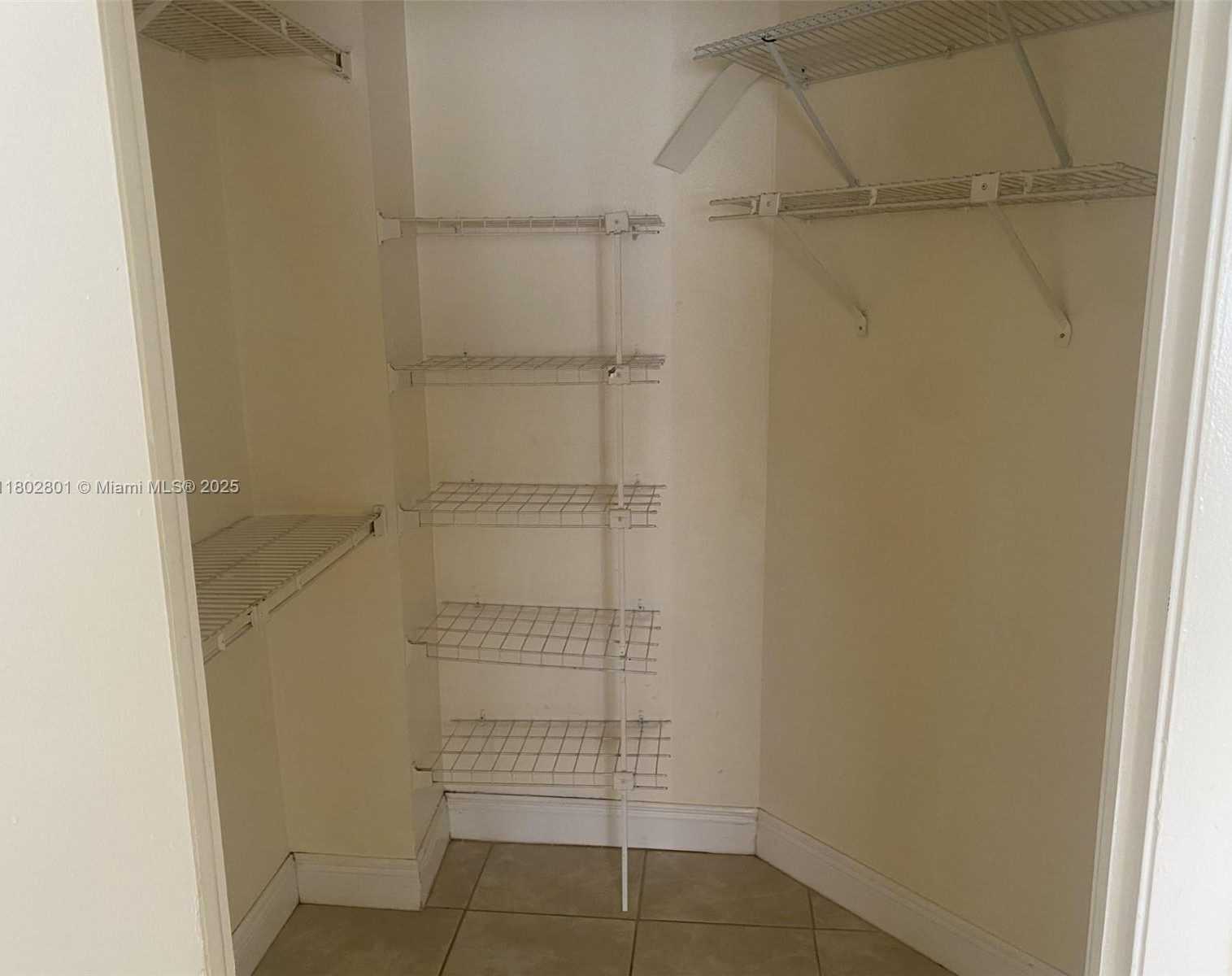 Small Image of 8290 LAKE DR #433, Doral Number 11
