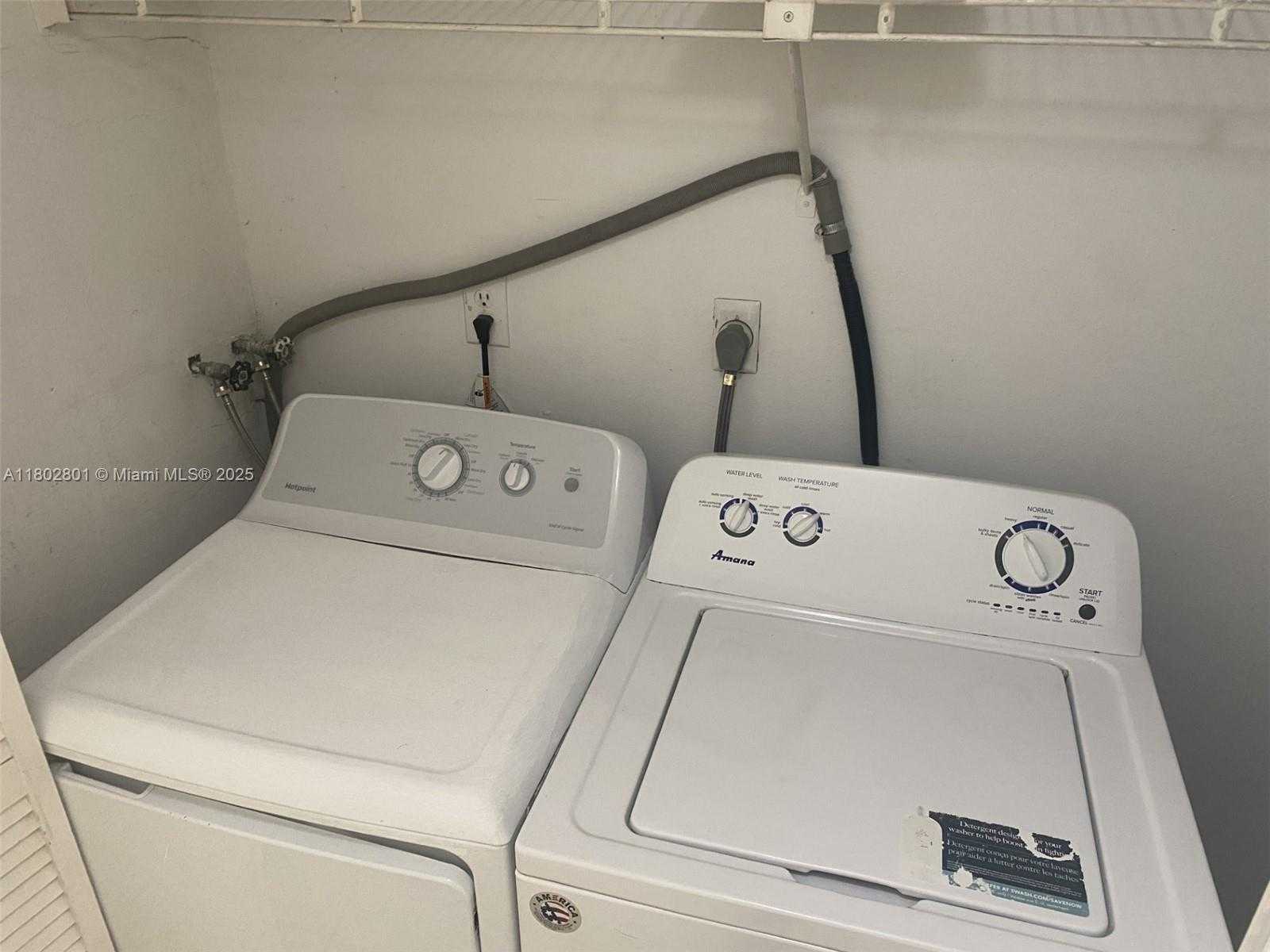 Small Image of 8290 LAKE DR #433, Doral Number 12