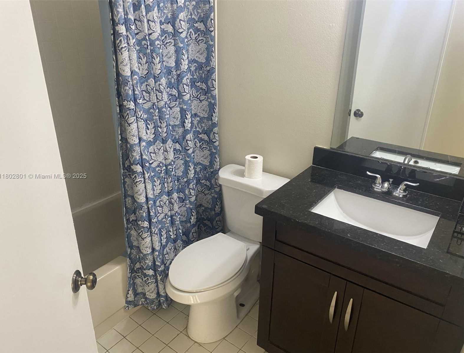 Small Image of 8290 LAKE DR #433, Doral Number 14