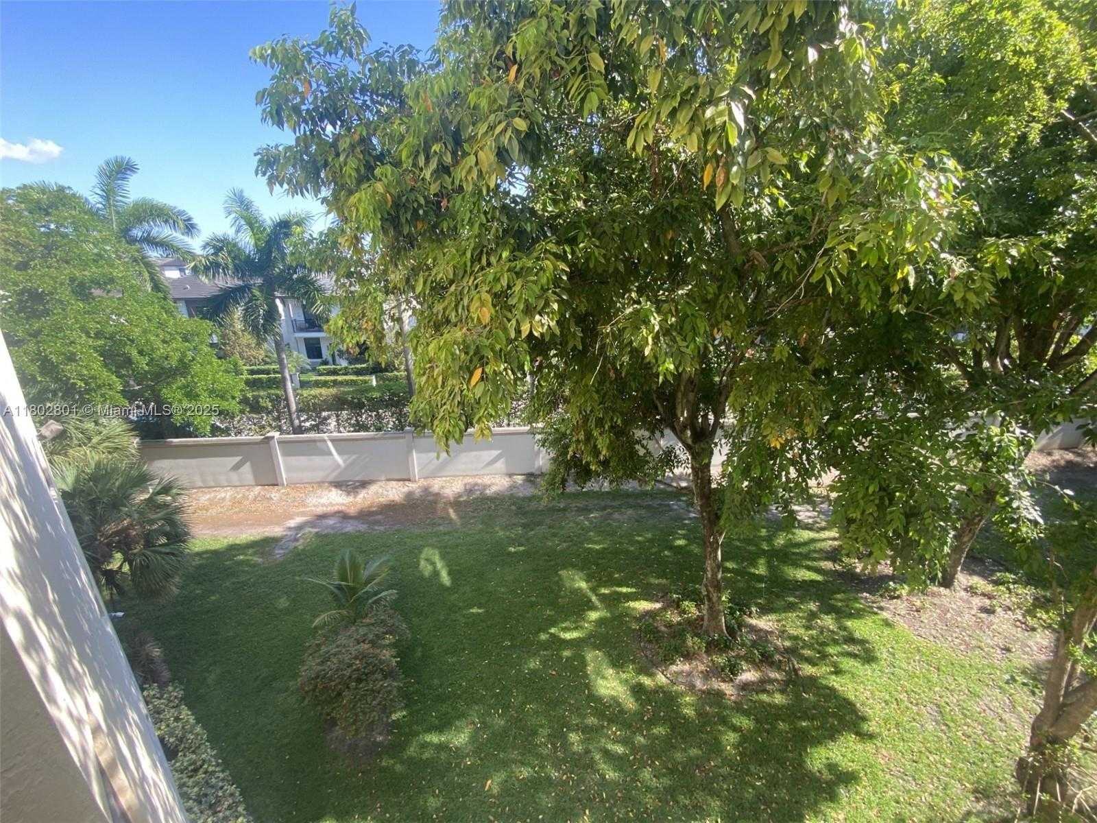 Small Image of 8290 LAKE DR #433, Doral Number 16