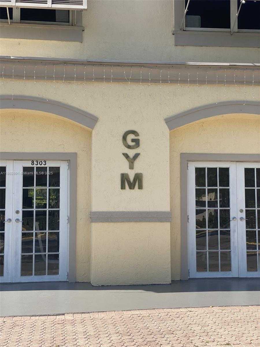 Small Image of 8290 LAKE DR #433, Doral Number 2