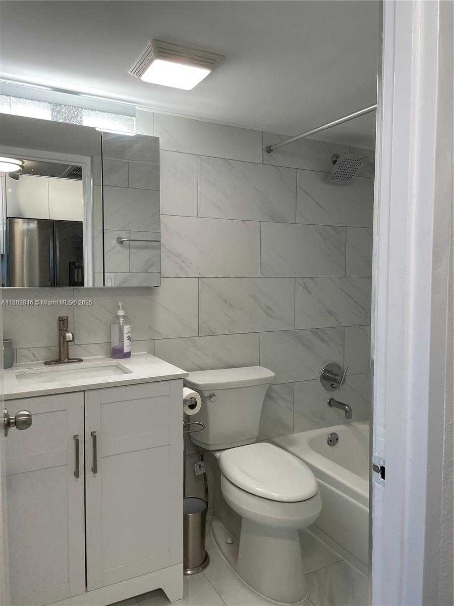 Small Image of 10275 COLLINS AVE #602, Bal Harbour Number 6