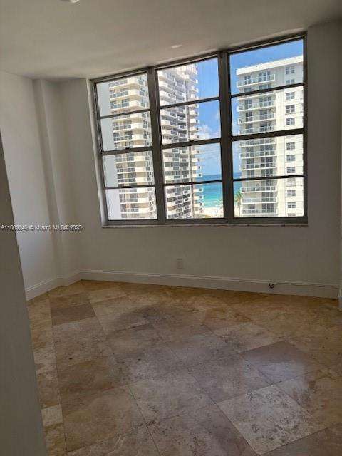 Small Image of 5700 COLLINS AVE #10D, Miami Beach Number 2