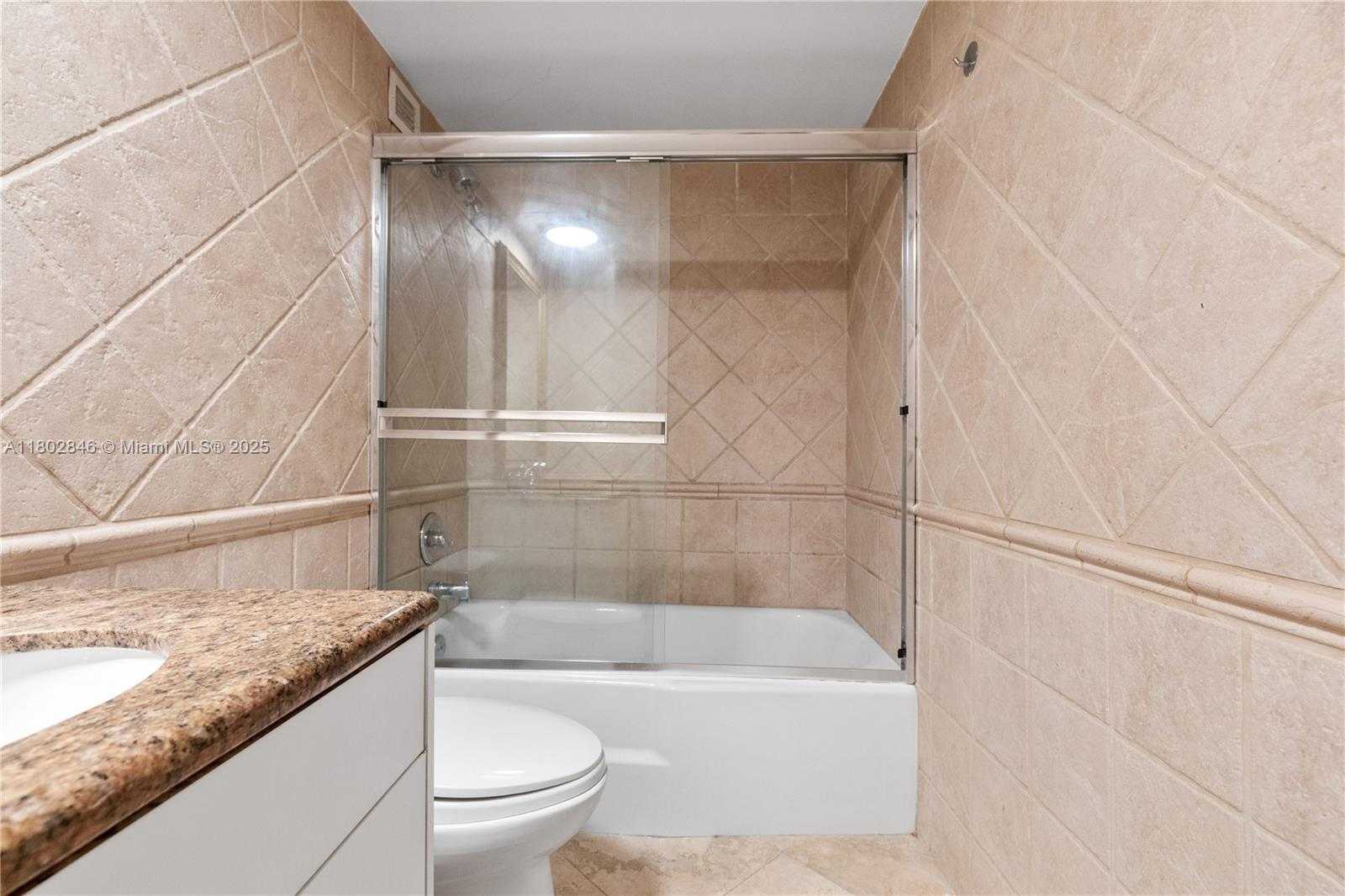 Small Image of 5700 COLLINS AVE #10D, Miami Beach Number 24