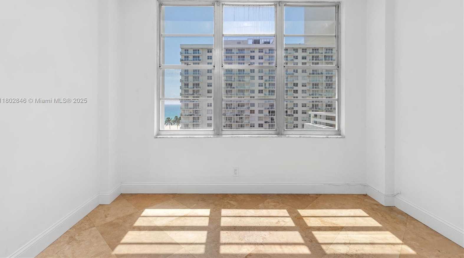 Small Image of 5700 COLLINS AVE #10D, Miami Beach Number 30