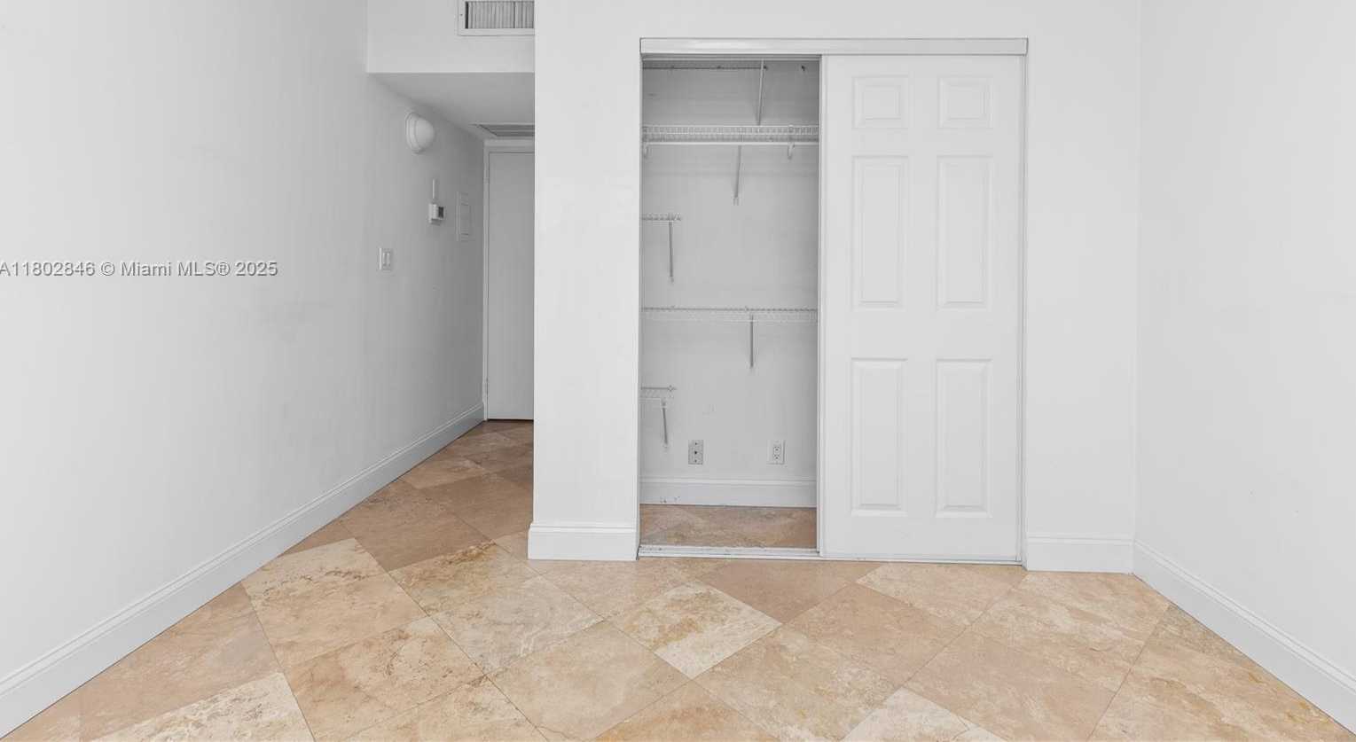 Small Image of 5700 COLLINS AVE #10D, Miami Beach Number 31
