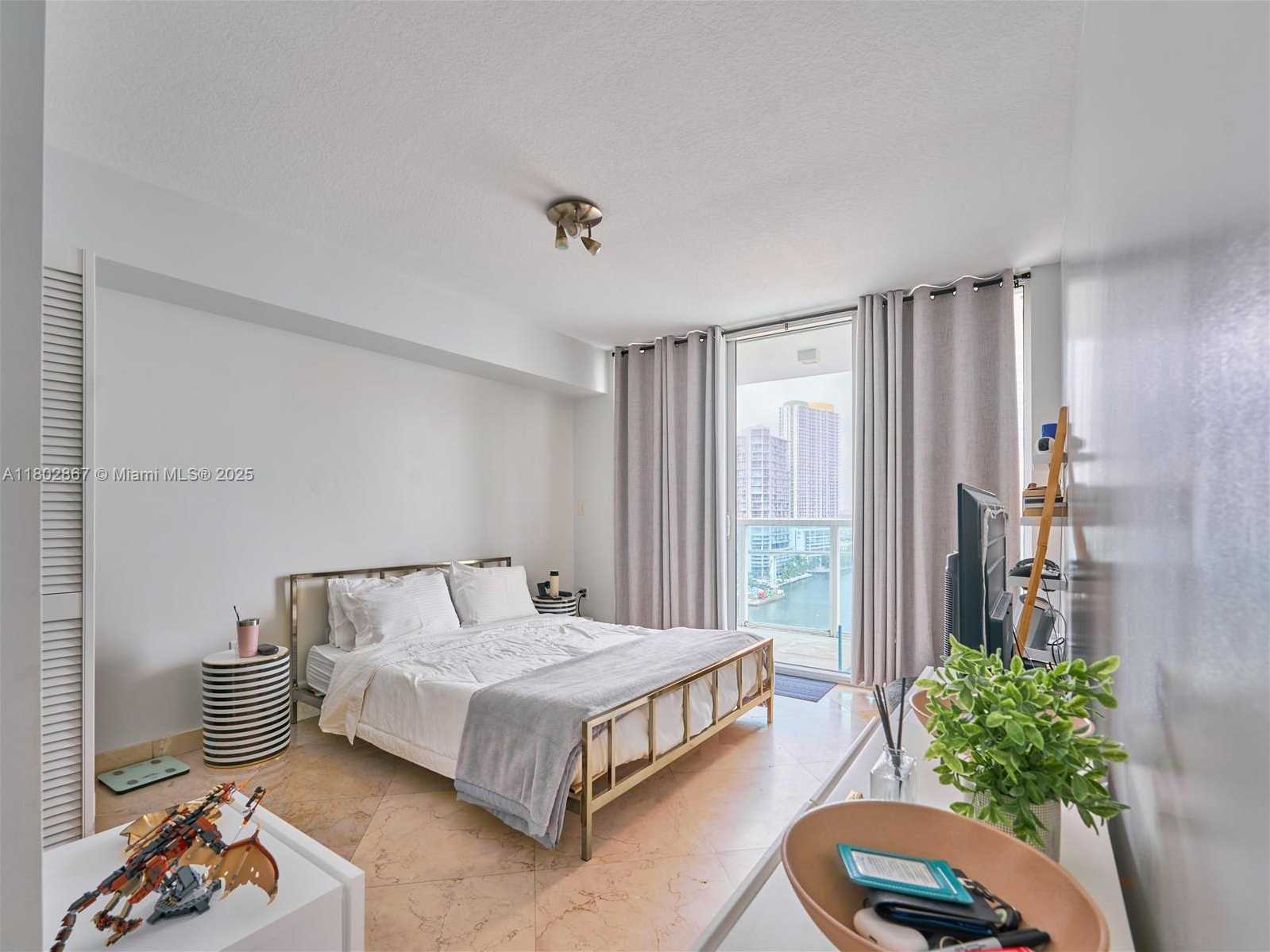 Small Image of 31 SOUTH EAST 5TH ST #1801, Miami Number 11