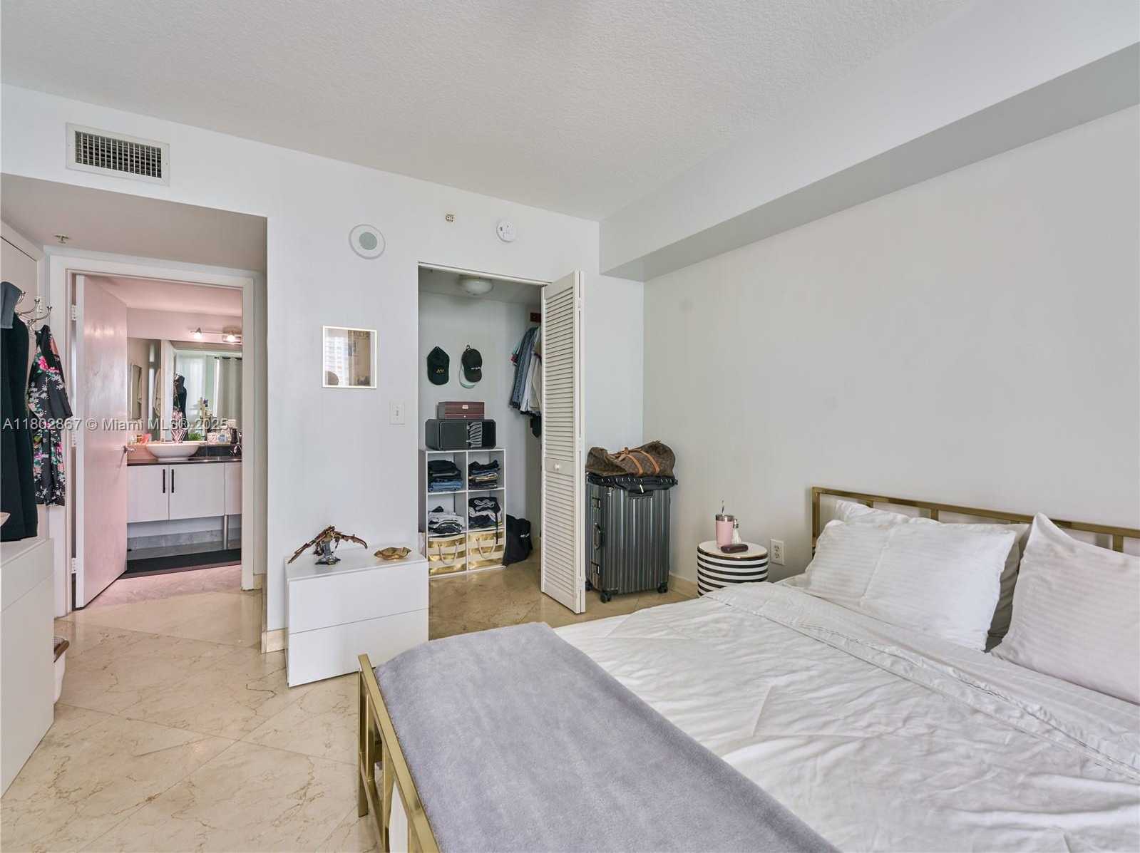 Small Image of 31 SOUTH EAST 5TH ST #1801, Miami Number 12