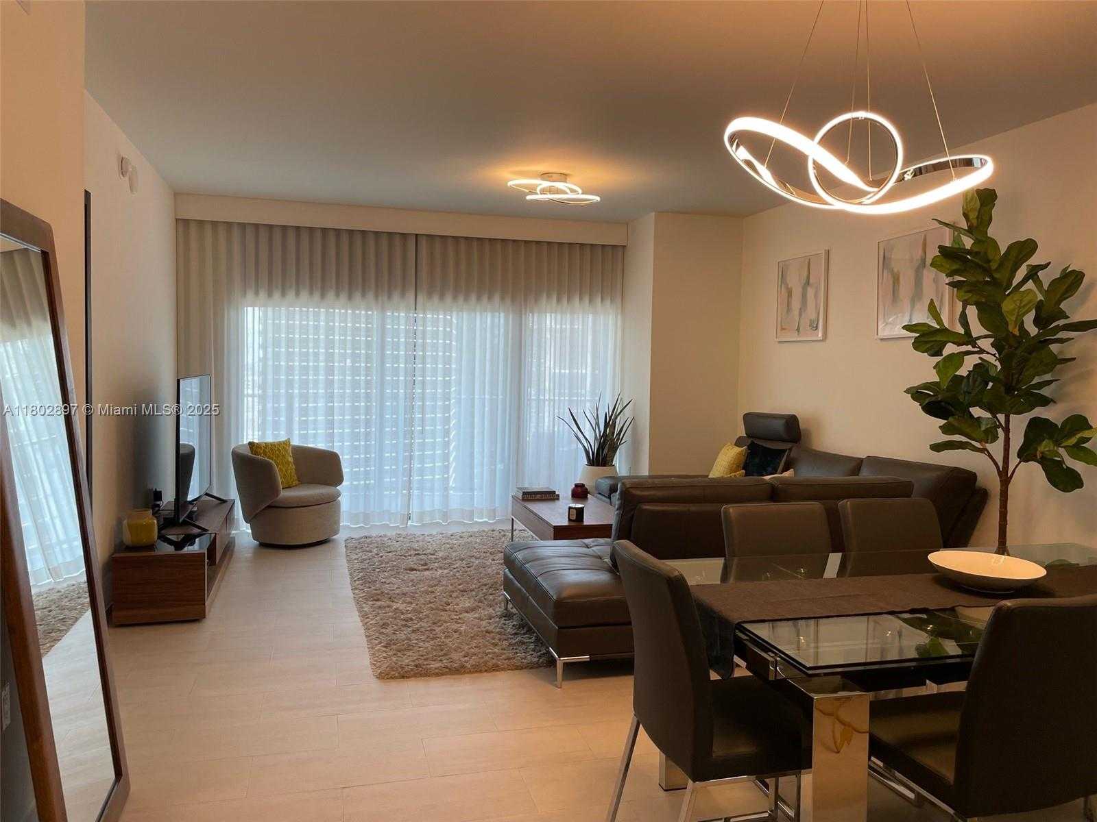 Small Image of 1000 BRICKELL PLZ #3114, Miami Number 2