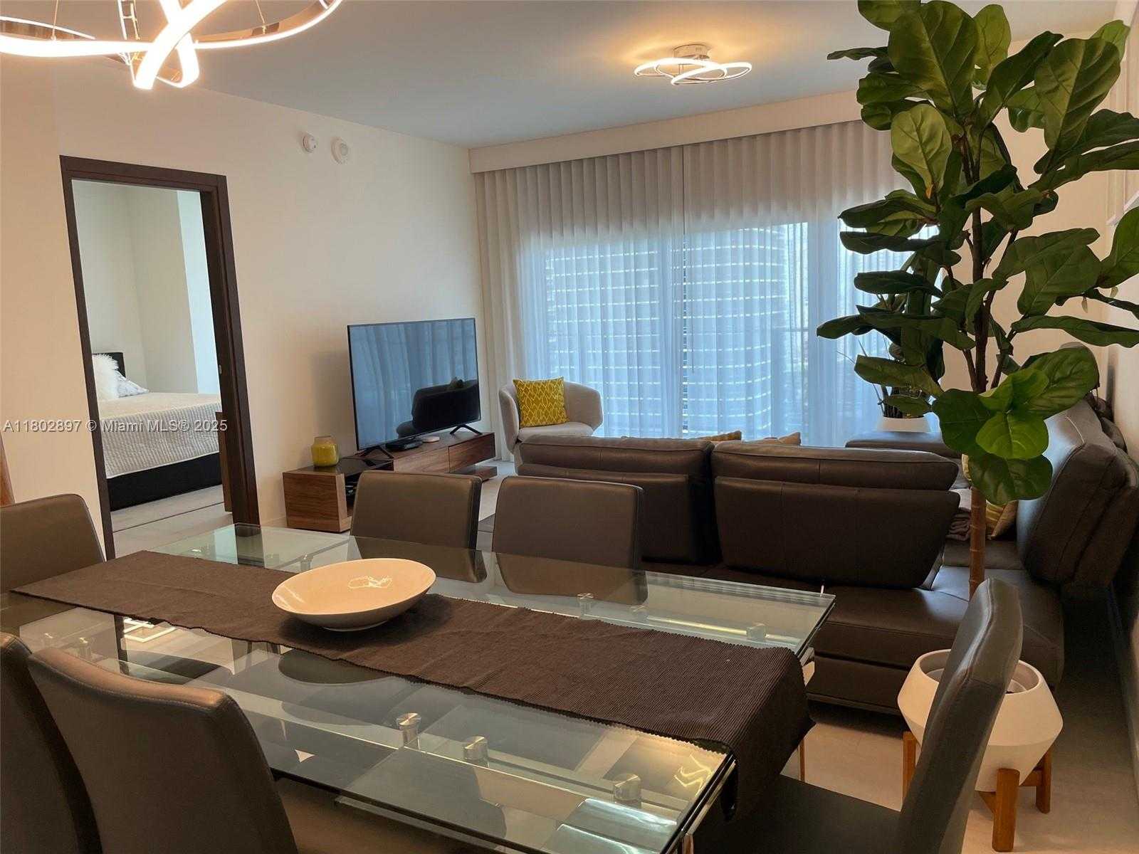 Small Image of 1000 BRICKELL PLZ #3114, Miami Number 4