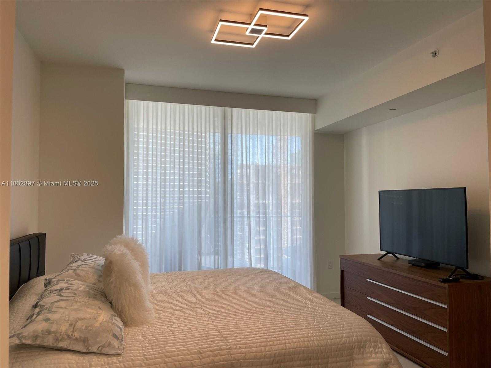 Small Image of 1000 BRICKELL PLZ #3114, Miami Number 9