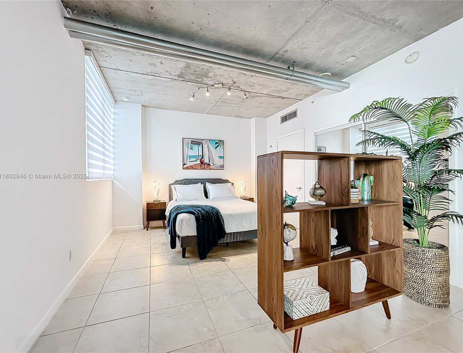 Small Image of 690 SOUTH WEST 1ST CT #1232, Miami Number 15