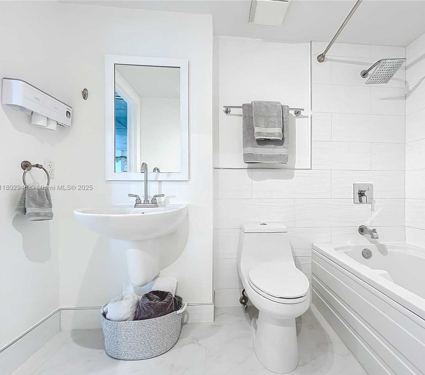 Small Image of 690 SOUTH WEST 1ST CT #1232, Miami Number 20