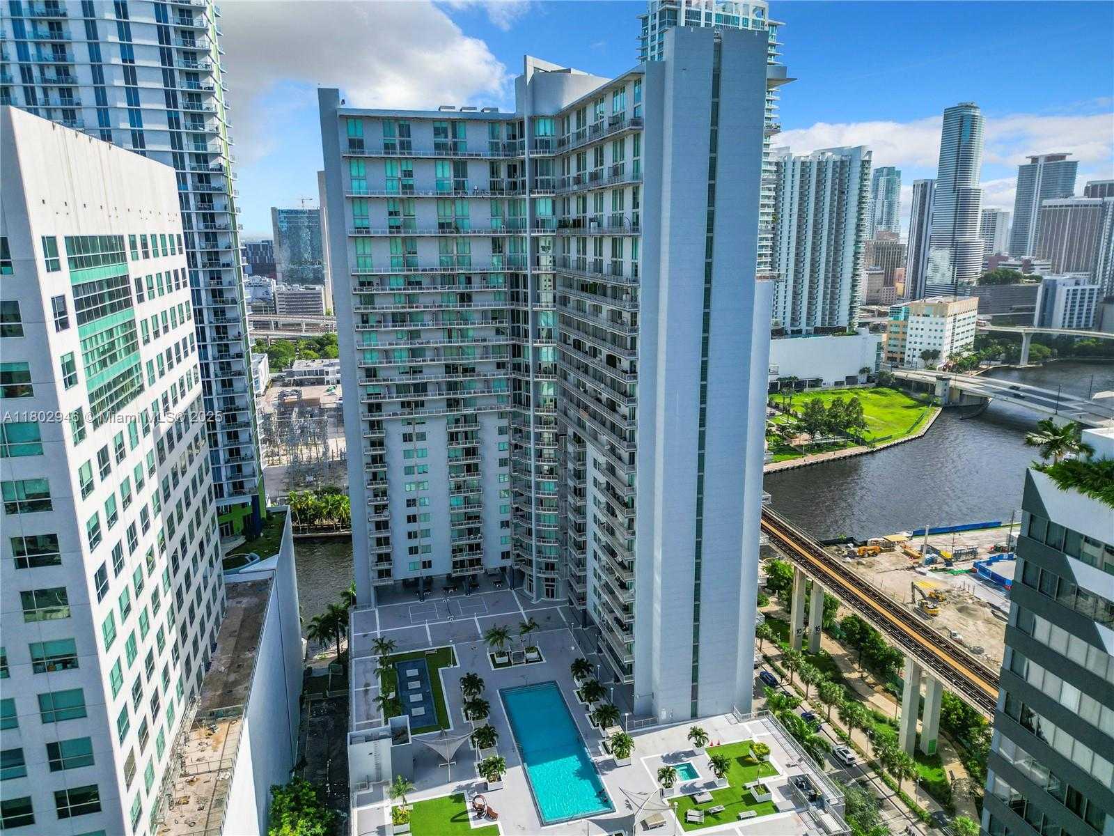 Small Image of 690 SOUTH WEST 1ST CT #1232, Miami Number 55