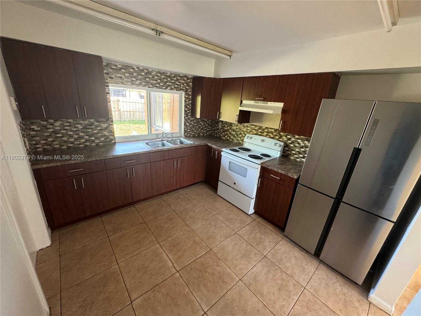 Small Image of 8511 NORTH WEST 11TH ST, Pembroke Pines Number 3