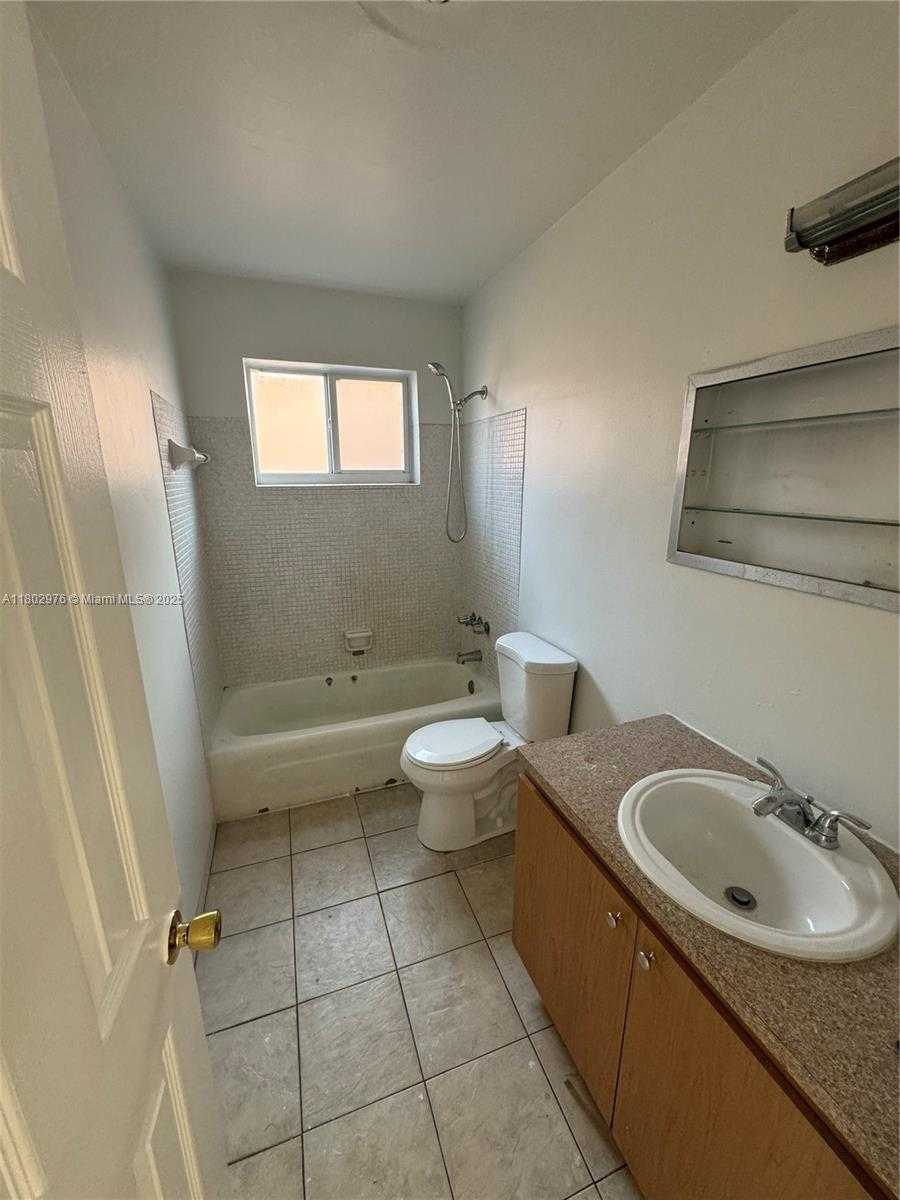 Small Image of 8511 NORTH WEST 11TH ST, Pembroke Pines Number 7
