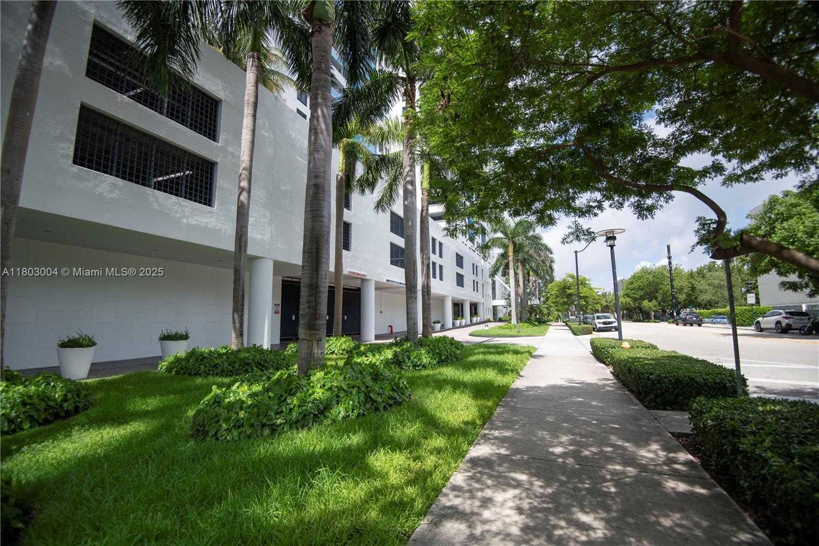 Small Image of 1330 WEST AVE #803, Miami Beach Number 3