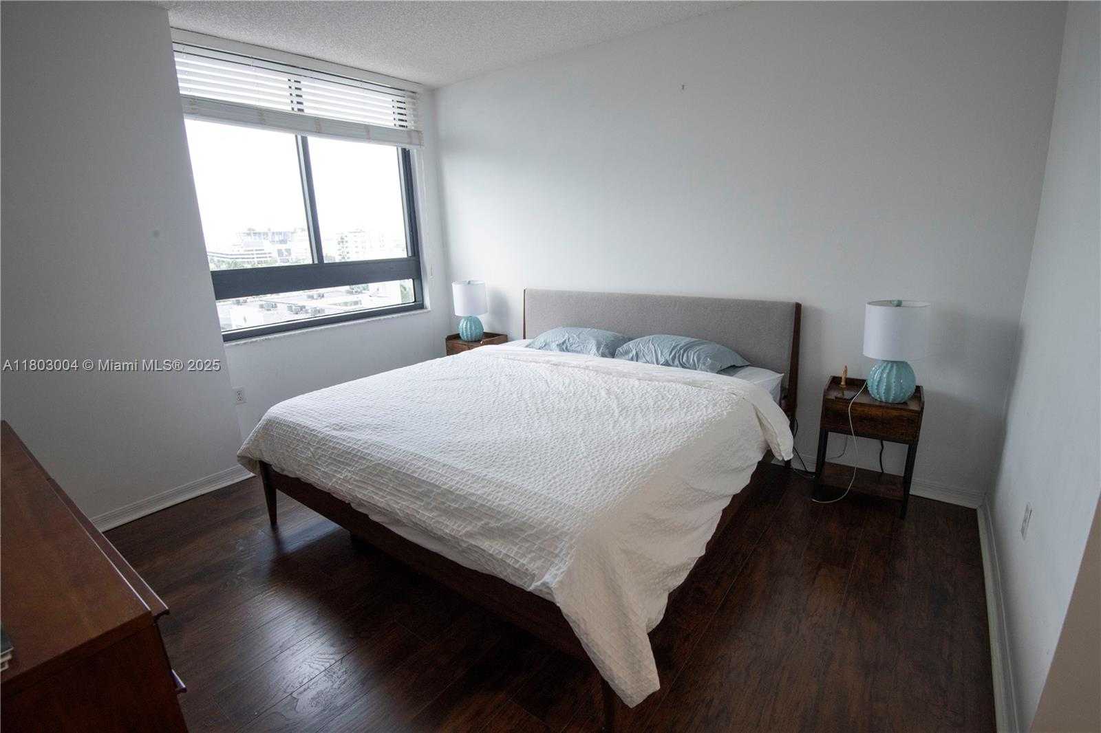 Small Image of 1330 WEST AVE #803, Miami Beach Number 30