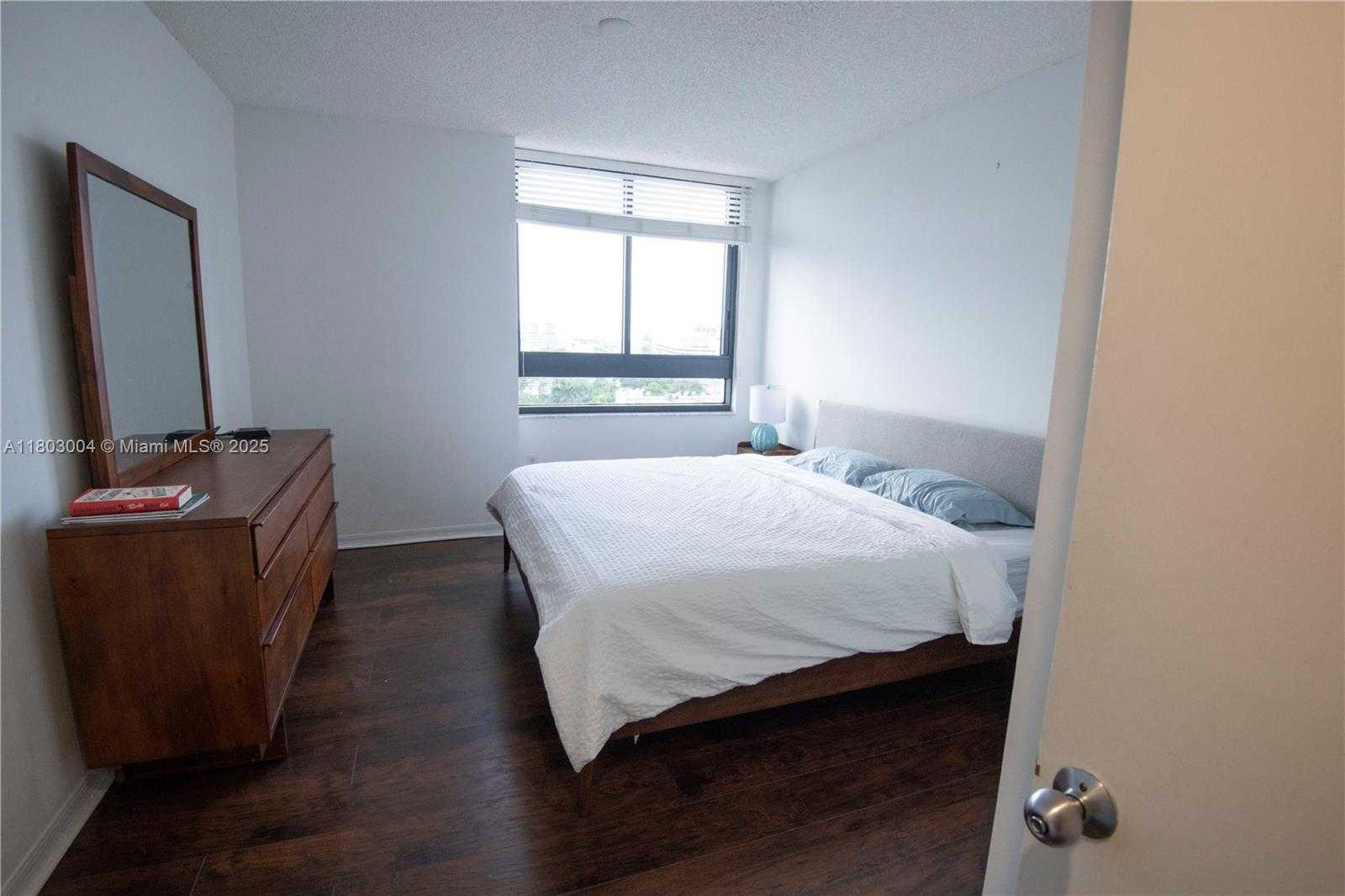 Small Image of 1330 WEST AVE #803, Miami Beach Number 32