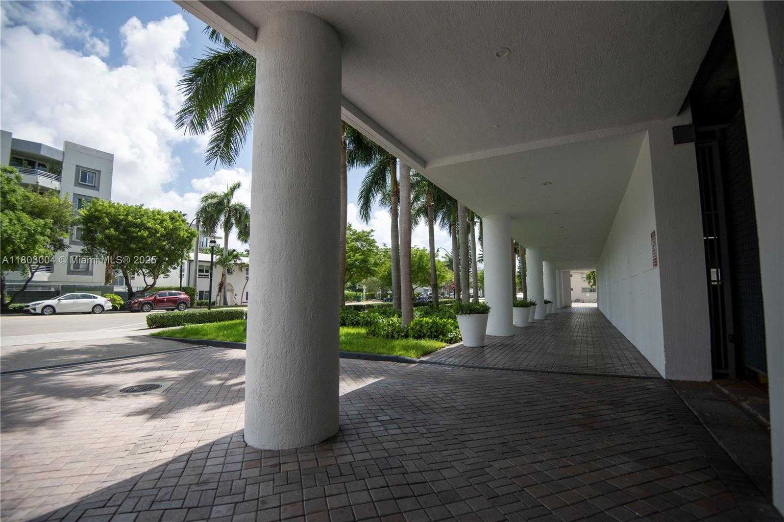 Small Image of 1330 WEST AVE #803, Miami Beach Number 4