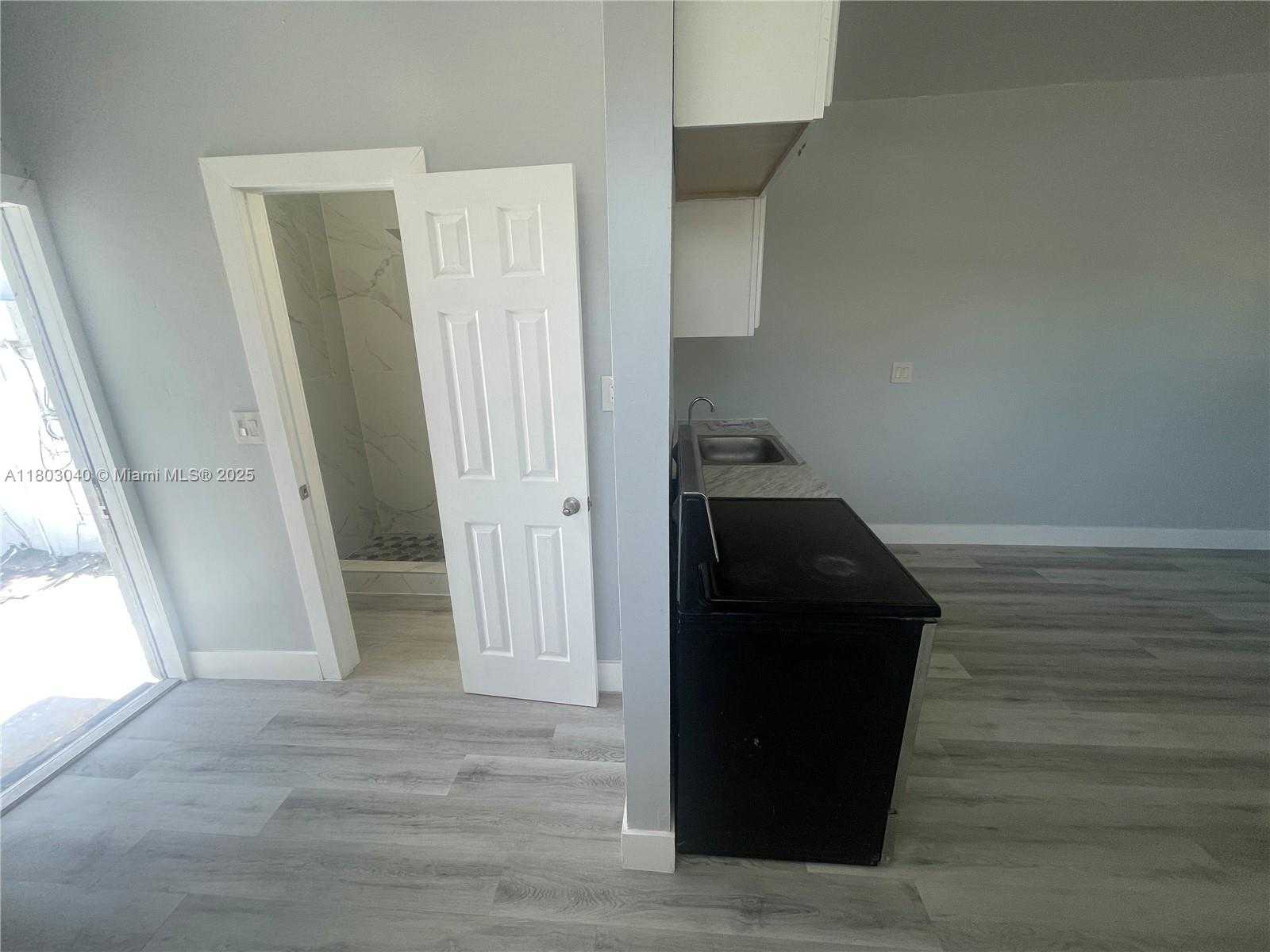 Small Image of 1959 FUNSTON ST #C, Hollywood Number 12