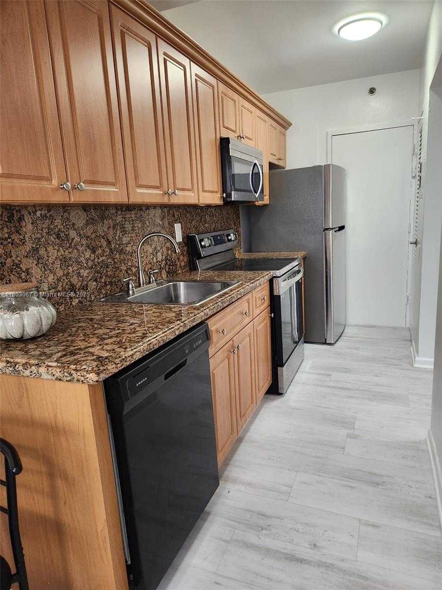 Small Image of 100 LINCOLN RD #407, Miami Beach Number 12