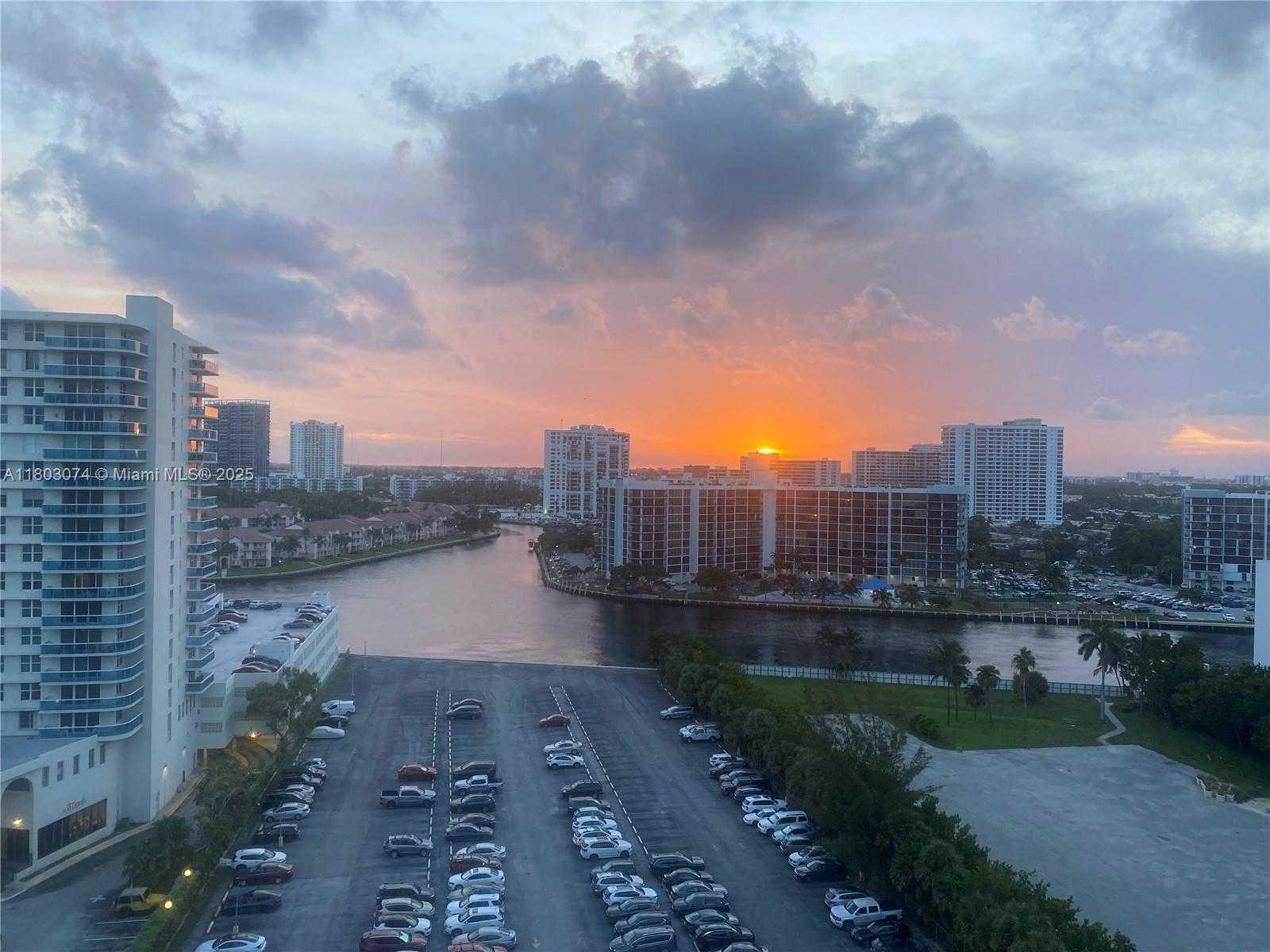 Small Image of 3725 SOUTH OCEAN DR #1427, Hollywood Number 2
