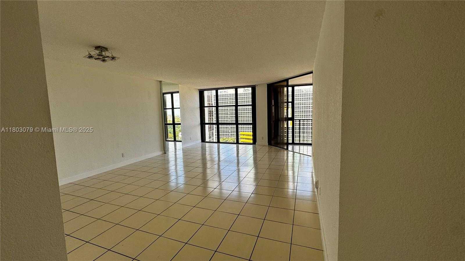 Small Image of 1915 BRICKELL AVE #C1512, Miami Number 4
