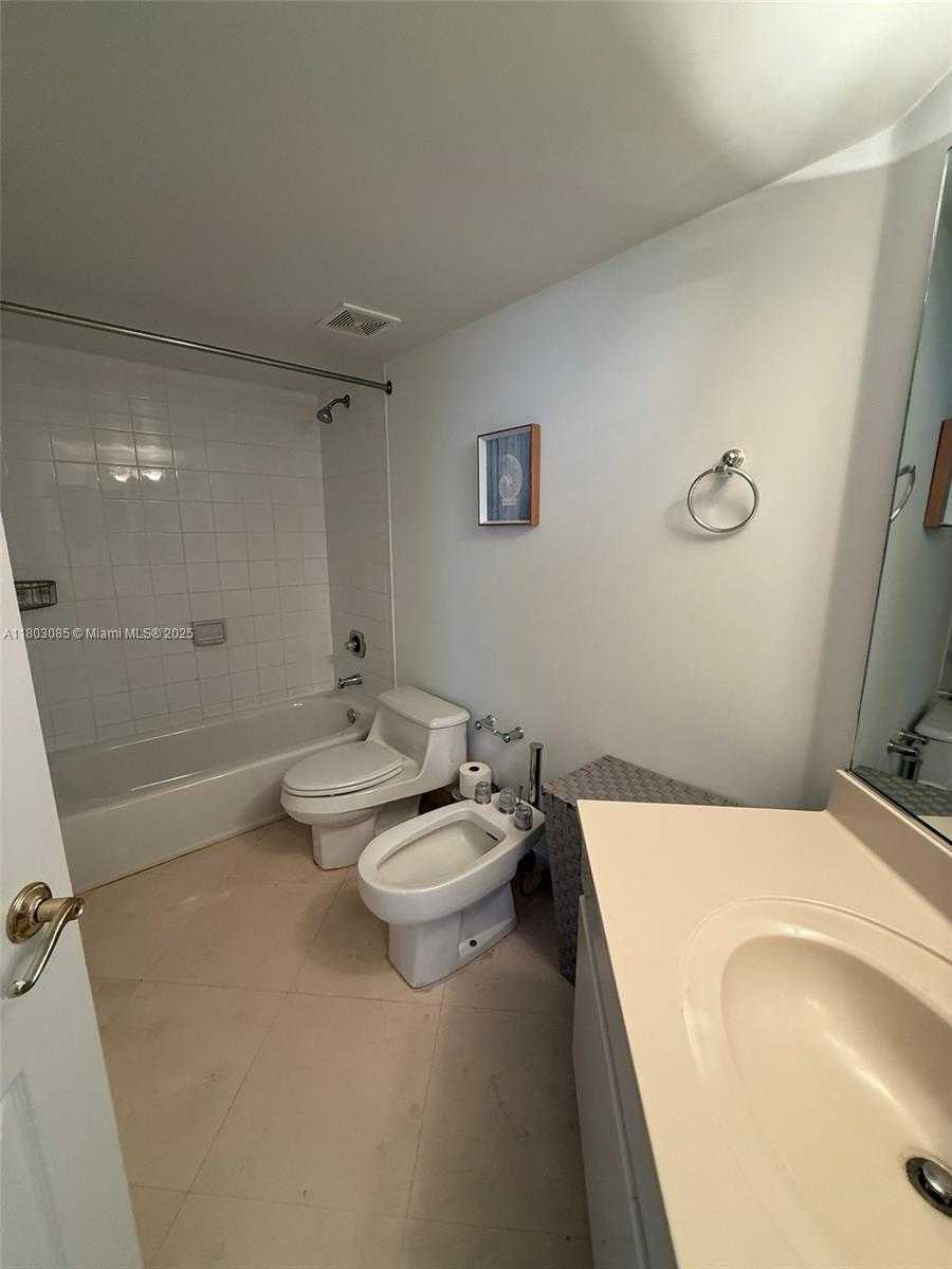 Small Image of 1900 SUNSET HARBOUR DR #2411, Miami Beach Number 16