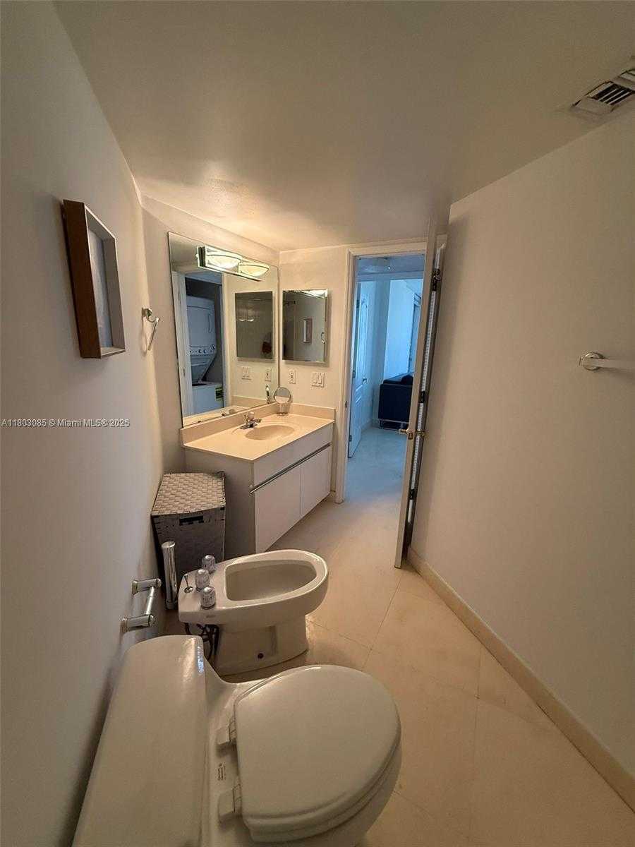 Small Image of 1900 SUNSET HARBOUR DR #2411, Miami Beach Number 17