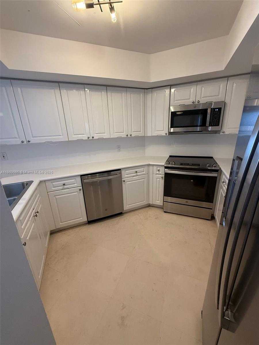 Small Image of 1900 SUNSET HARBOUR DR #2411, Miami Beach Number 2