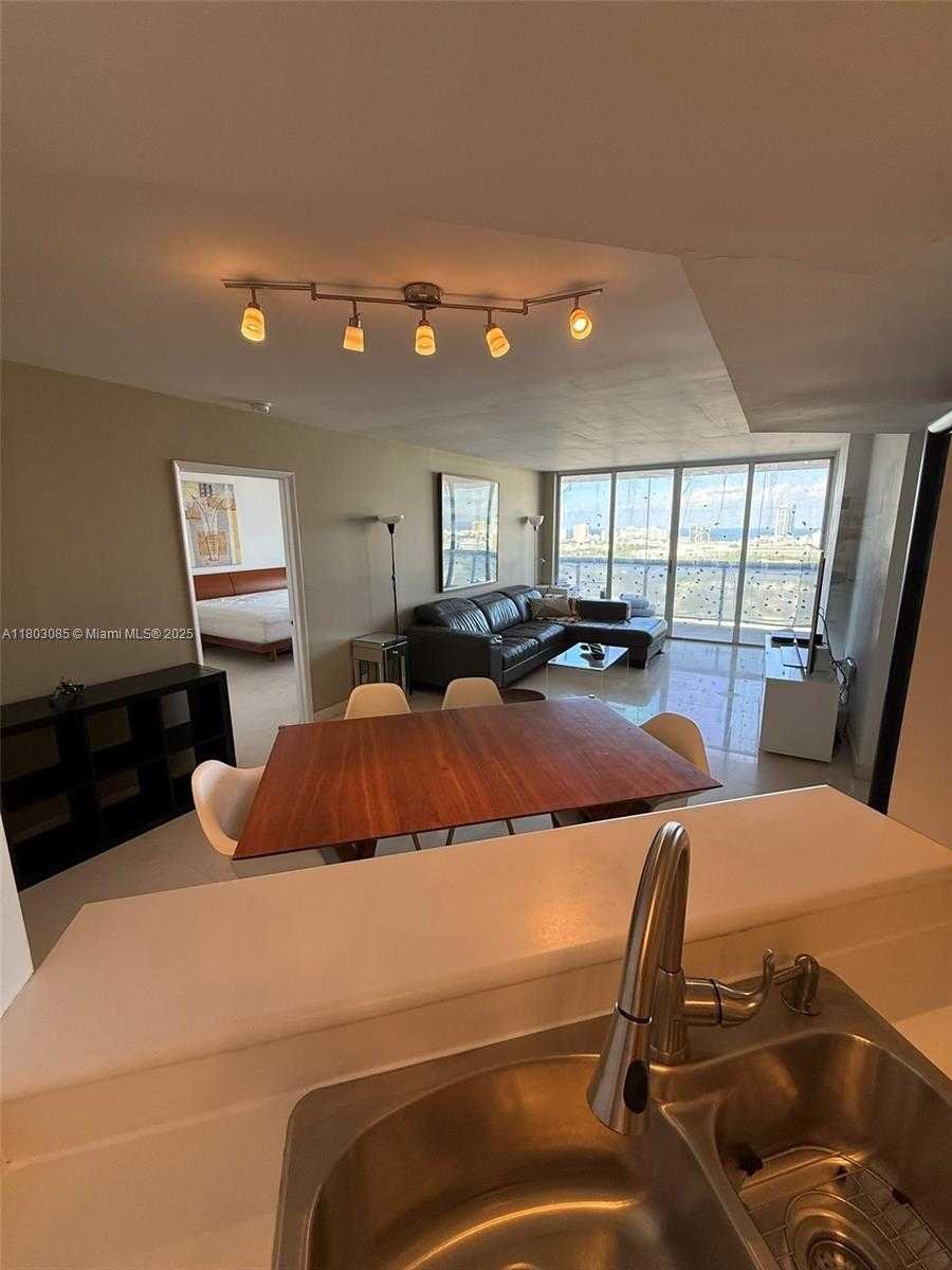 Small Image of 1900 SUNSET HARBOUR DR #2411, Miami Beach Number 4