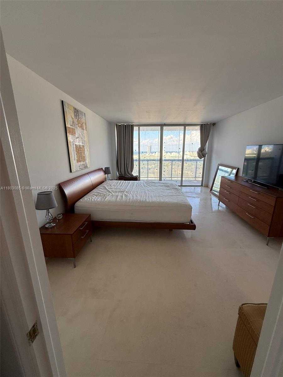 Small Image of 1900 SUNSET HARBOUR DR #2411, Miami Beach Number 5