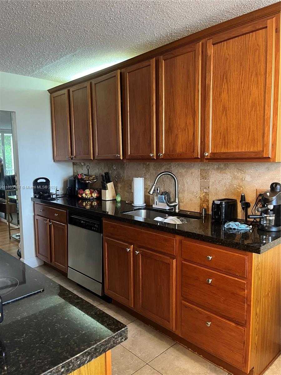 Small Image of 250 JACARANDA DR #303, Plantation Number 7