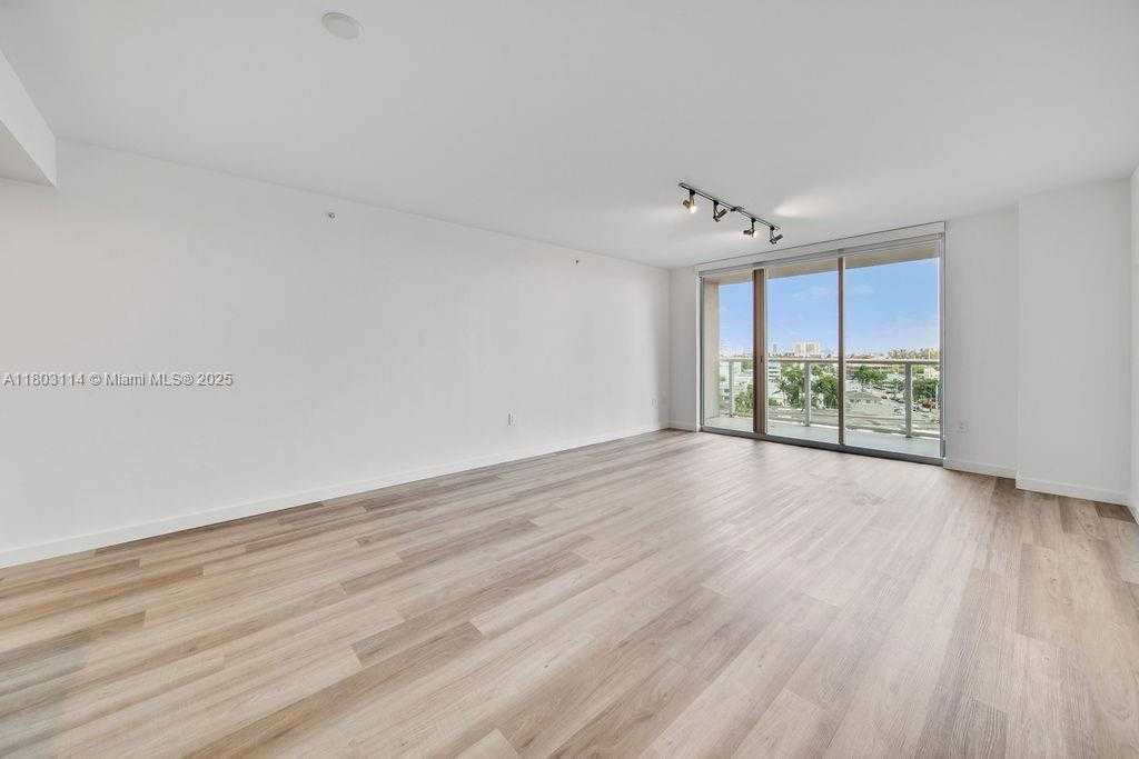 Small Image of 1500 BAY RD #M-0915, Miami Beach Number 10
