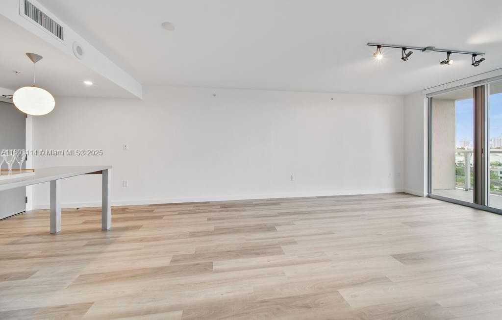 Small Image of 1500 BAY RD #M-0915, Miami Beach Number 11