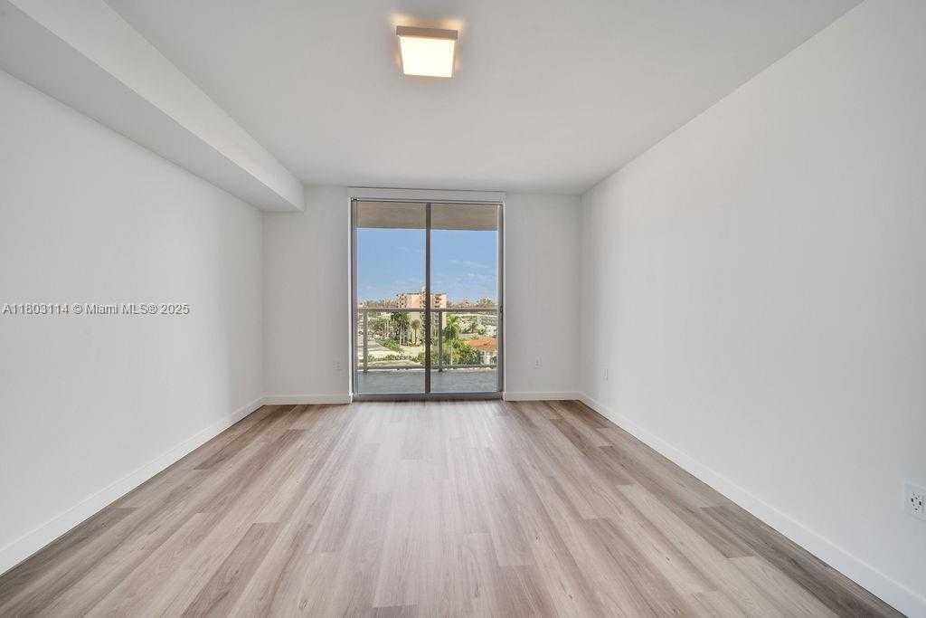 Small Image of 1500 BAY RD #M-0915, Miami Beach Number 14