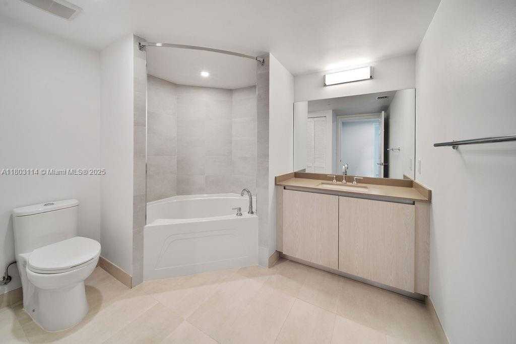 Small Image of 1500 BAY RD #M-0915, Miami Beach Number 19