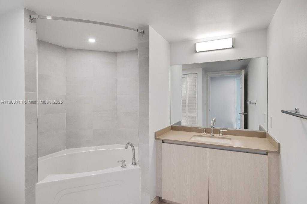Small Image of 1500 BAY RD #M-0915, Miami Beach Number 20