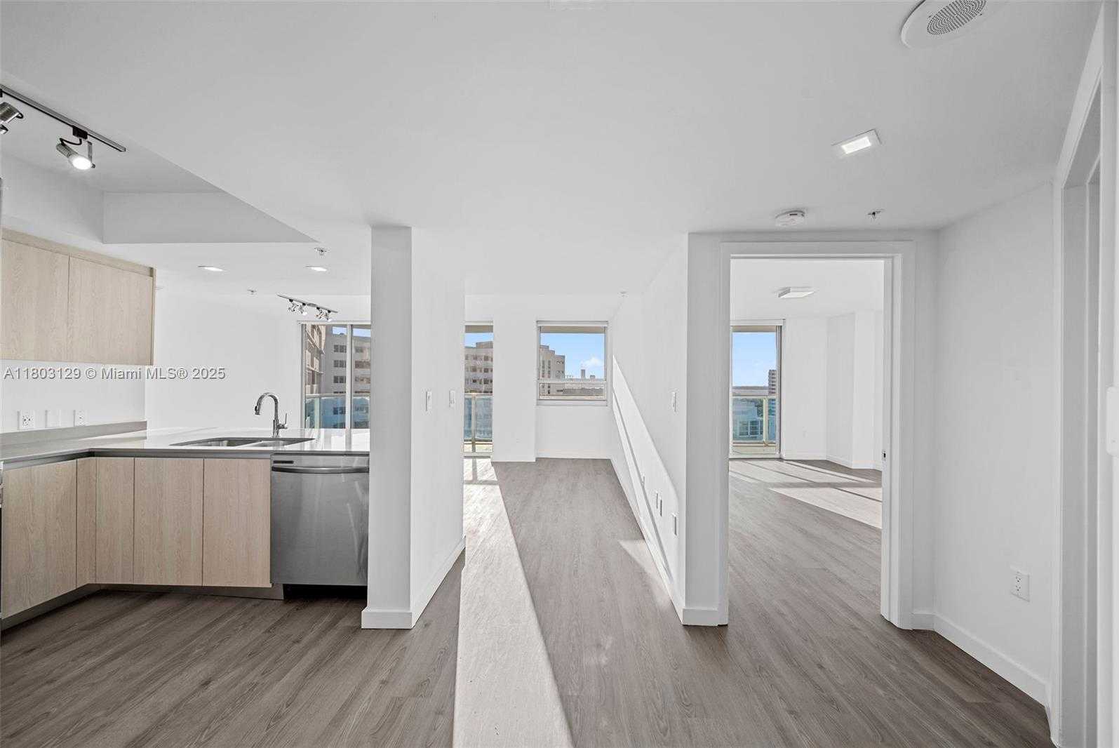 Small Image of 1500 BAY RD #M-0427, Miami Beach Number 14